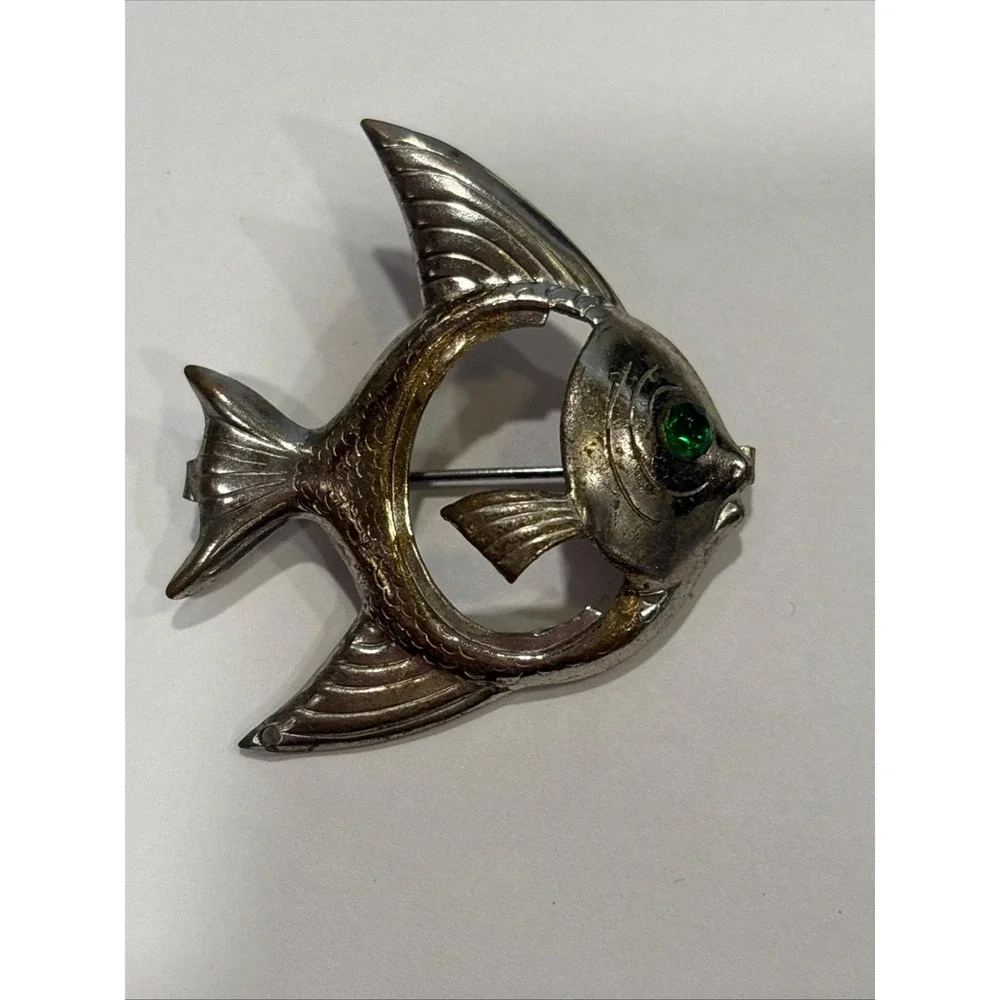 Vintage MCM Silver Tone Angelfish Brooch Green Rhinestone Eye Tropical Fish Pin